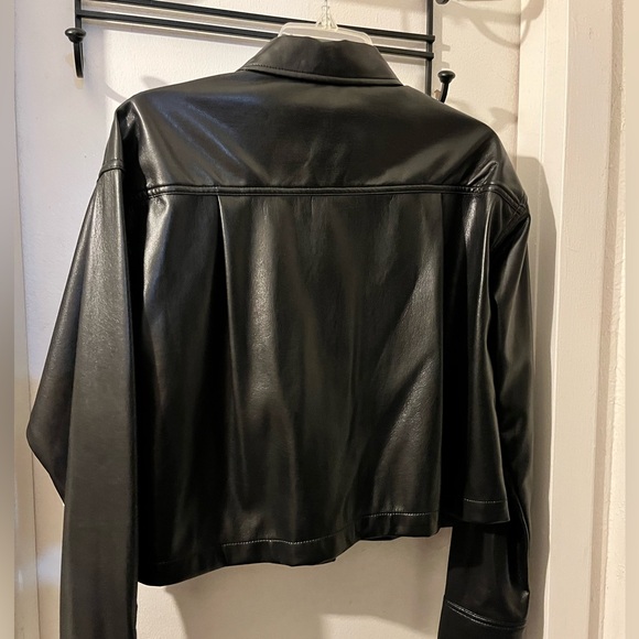 Good American- size GA2-black cropped jacket/ shirt w/ snaps. NWT. - Picture 6 of 6